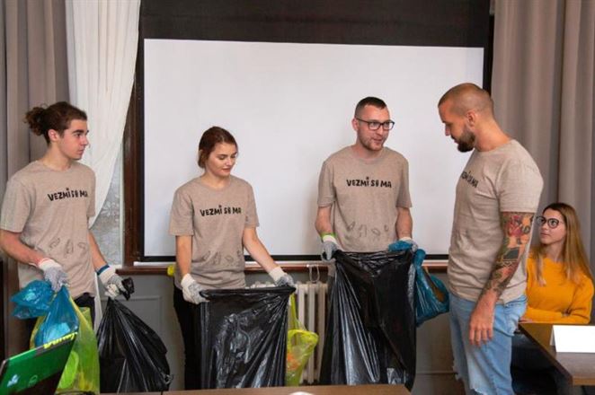 Vezmi si ma! Nová kampaň bojuje proti voľne pohodenému odpadu